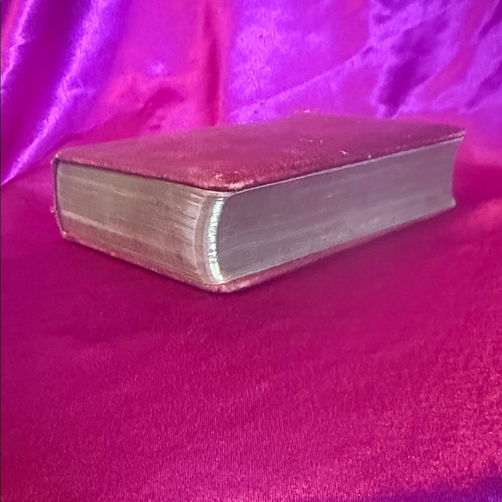 Red Shakespeare Book 1908 - Picture 2 of 6